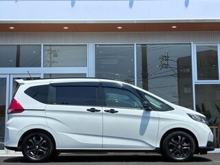 2023 Honda Freed II Рестайлинг, белый, 1310000 рублей, вид 4