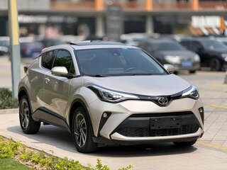 2023 Toyota C-HR I Рестайлинг, бежевый, 1490888 рублей, вид 3