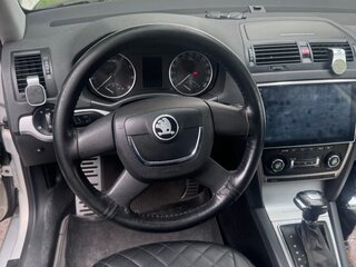 2012 Skoda Octavia II (A5) Рестайлинг, белый, 1130000 рублей, вид 5