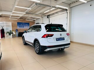 2020 Volkswagen Tiguan II, белый, 2899900 рублей, вид 4