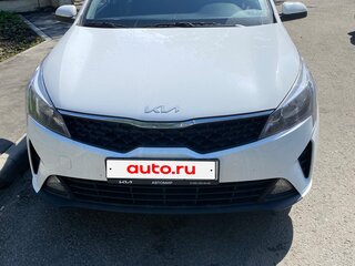2022 Kia Rio IV Рестайлинг, белый, 1551000 рублей, вид 1