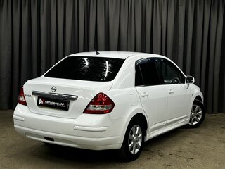 2013 Nissan Tiida I Рестайлинг, белый, 699900 рублей, вид 3