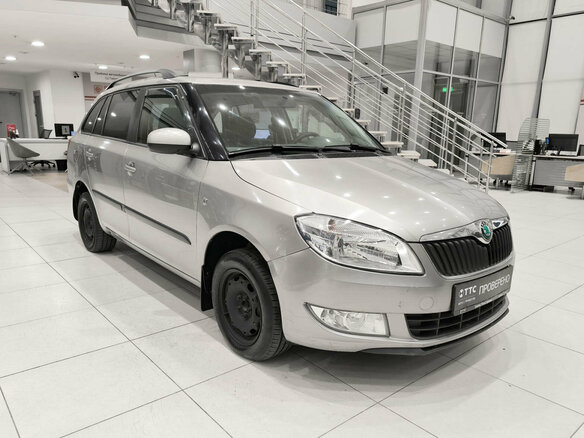 2012 Skoda Fabia II Рестайлинг, серый, 580000 рублей - вид 2