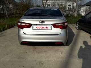 2014 Kia Rio 5-speed III, серебристый, 820000 рублей, вид 5