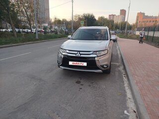 2017 Mitsubishi Outlander III Рестайлинг 2, серебристый, 2150000 рублей, вид 3