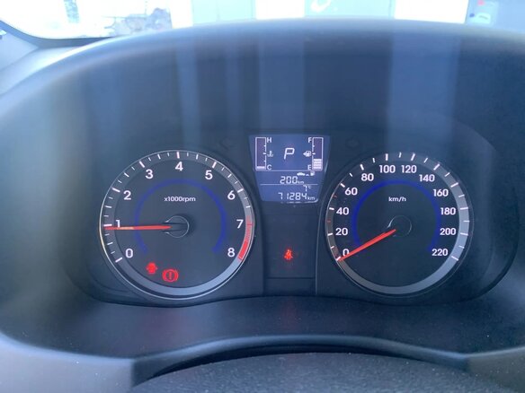 2014 Hyundai Solaris I Рестайлинг, серебристый, 1150000 рублей - вид 6