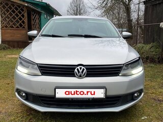 2011 Volkswagen Jetta VI, серебристый, 900000 рублей, вид 2