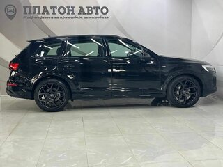 2025 Audi Q7 45 TFSI II (4M) Рестайлинг 2, чёрный, 9999000 рублей, вид 4