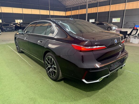 2025 BMW 7 серии 740d xDrive VII (G70), чёрный - вид 6