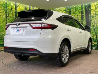 2018 Toyota Harrier III (XU60) Рестайлинг, белый, 2230203 рублей, вид 5