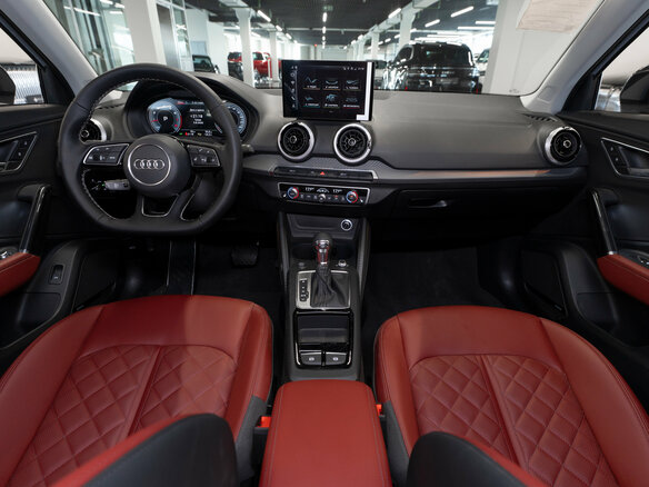 2025 Audi Q2 35 TFSI I Рестайлинг, серый - вид 7