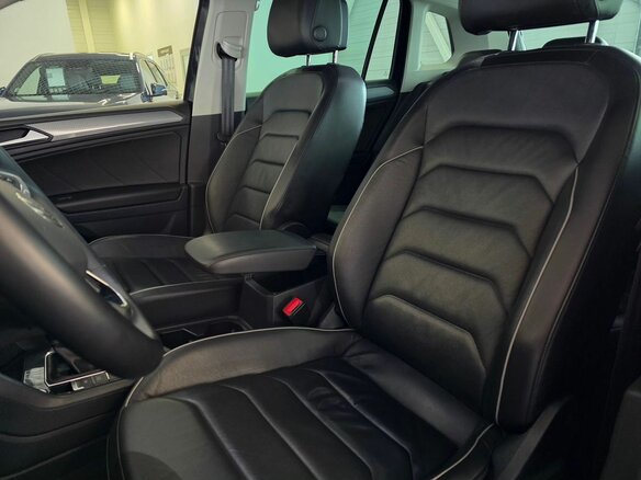 2021 Volkswagen Tiguan II Рестайлинг, чёрный, 3099000 рублей - вид 23