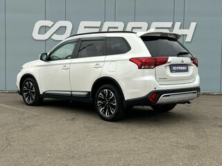 2022 Mitsubishi Outlander III Рестайлинг 3, белый, 2450000 рублей, вид 2
