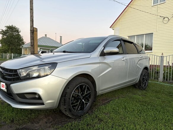 2018 Lada (ВАЗ) Vesta SW I, серебристый, 850000 рублей