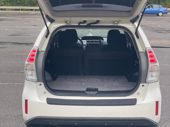 2016 Toyota Prius v (+) I Рестайлинг (ZVW40/41), белый - вид 11