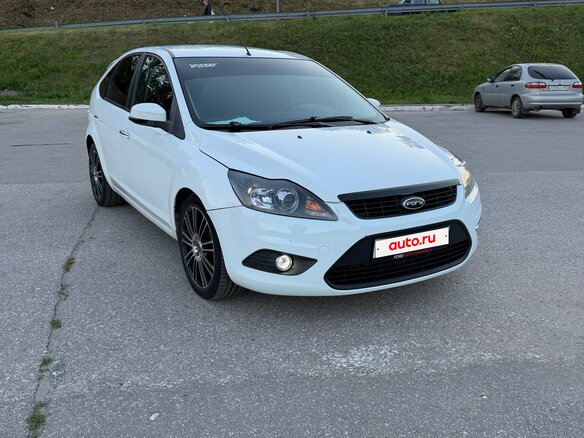 2011 Ford Focus II Рестайлинг, белый, 550000 рублей - вид 1