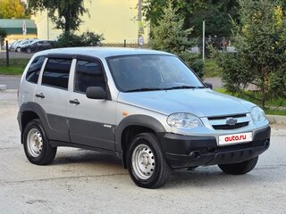 2011 Chevrolet Niva I Рестайлинг, серебристый, 320000 рублей, вид 1