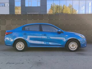 2017 Kia Rio IV, синий, 1370000 рублей, вид 4