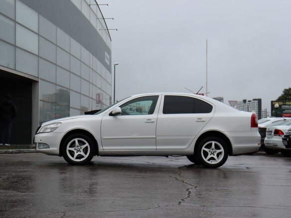 2011 Skoda Octavia II (A5) Рестайлинг, белый, 690000 рублей - вид 7