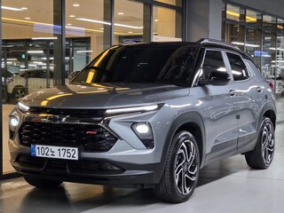 2023 Chevrolet TrailBlazer III Рестайлинг, серый, 2084000 рублей, вид 1