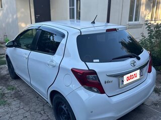 2015 Toyota Vitz III (XP130) Рестайлинг, белый, 730000 рублей, вид 5