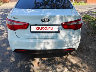 2013 Kia Rio III, белый, 650000 рублей, вид 3