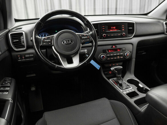 2018 Kia Sportage IV Рестайлинг, серебристый, 1800000 рублей - вид 6