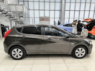 2015 Hyundai Solaris I Рестайлинг, коричневый, 1020000 рублей, вид 4
