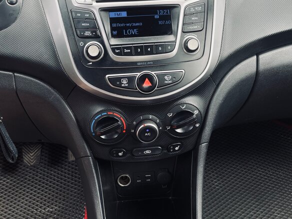 2015 Hyundai Solaris I Рестайлинг, белый, 550000 рублей - вид 12
