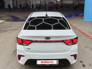2019 Kia Rio IV, белый, 860000 рублей, вид 4
