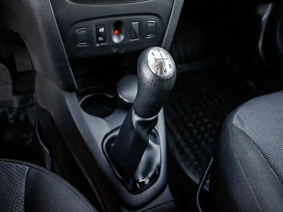 2015 Renault Sandero II, серый, 650000 рублей - вид 20