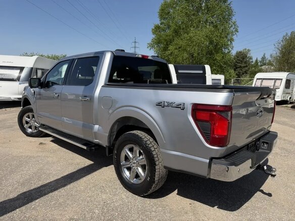 2024 Ford F-150 Lobo XIV Рестайлинг, серебристый - вид 3
