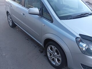 2011 Opel Zafira B Рестайлинг, серебристый, 600000 рублей, вид 2