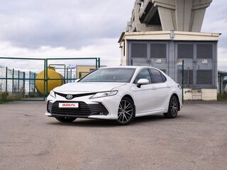 2021 Toyota Camry VIII (XV70) Рестайлинг, белый, 3050000 рублей, вид 1