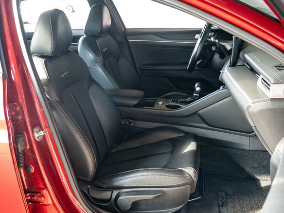 2021 Kia K5 III, красный, 2330000 рублей - вид 7