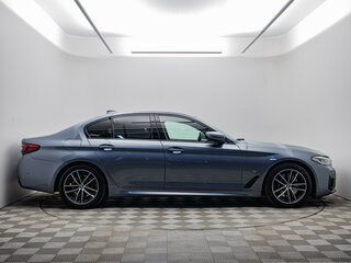 2020 BMW 5 серии 530i xDrive VII (G30/G31/G38) Рестайлинг, серый, 4450000 рублей, вид 4