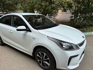 2018 Kia Rio IV, белый, 1200000 рублей, вид 4
