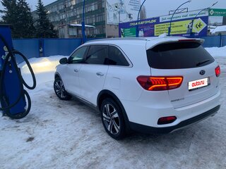 2020 Kia Sorento III Prime Рестайлинг, белый, 2400000 рублей, вид 4