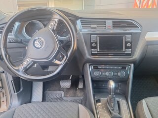 2018 Volkswagen Tiguan II, бежевый, 1700000 рублей, вид 5