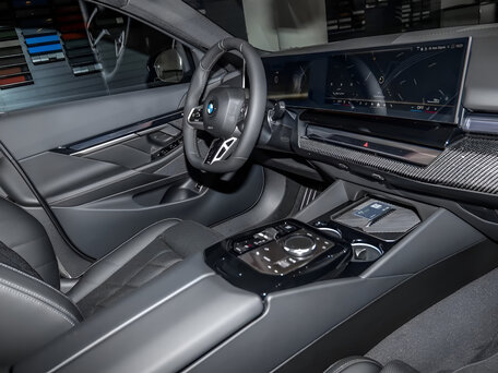 2025 BMW 5 серии 520d xDrive VIII (G60/G61/G68), серый, 7590000 рублей, вид 4