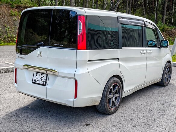 2015 Honda Stepwgn V, белый, 1600000 рублей - вид 4