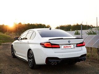 2021 BMW 5 серии 530d xDrive VII (G30/G31/G38) Рестайлинг, белый, 6200000 рублей, вид 4