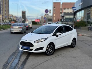 2015 Ford Fiesta Mk6 Рестайлинг, белый, 620000 рублей, вид 1