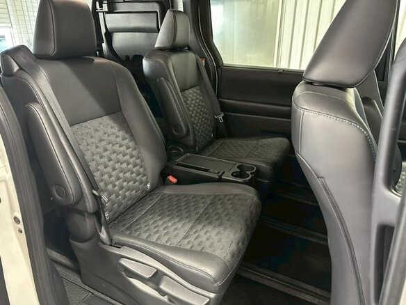 2023 Toyota Voxy IV (R90), белый - вид 17