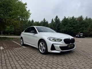 2022 BMW 1 серии 120i III (F52) Рестайлинг, белый, 1730300 рублей, вид 3