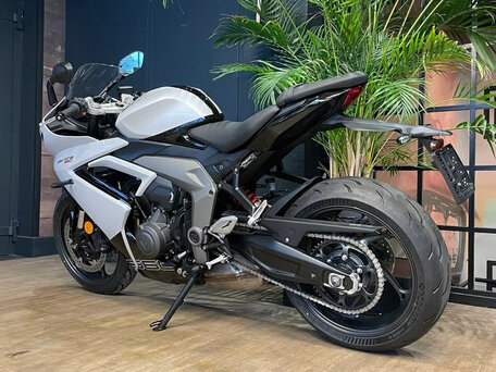 2025 Triumph Daytona 660, белый, 1150000 рублей, вид 5
