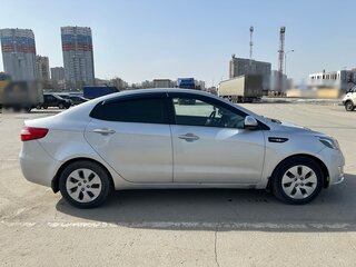 2012 Kia Rio 5-speed III, серебристый, 760000 рублей, вид 3