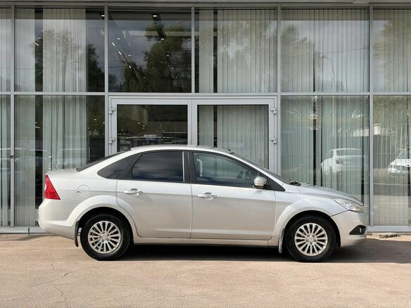2009 Ford Focus II Рестайлинг, серебристый, 385000 рублей - вид 3