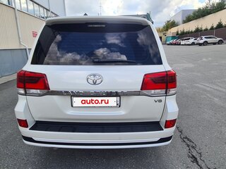 2019 Toyota Land Cruiser 200 Series Рестайлинг 2, белый, 10500000 рублей, вид 3