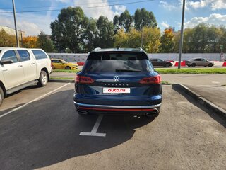 2018 Volkswagen Touareg III, синий, 4900000 рублей, вид 5